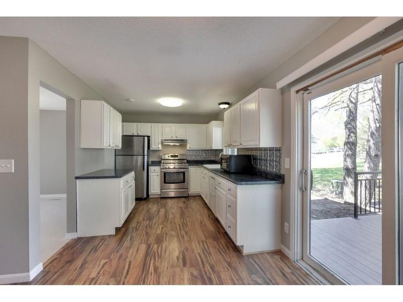 13705 Heather Hills Dr, Burnsville, MN 55337