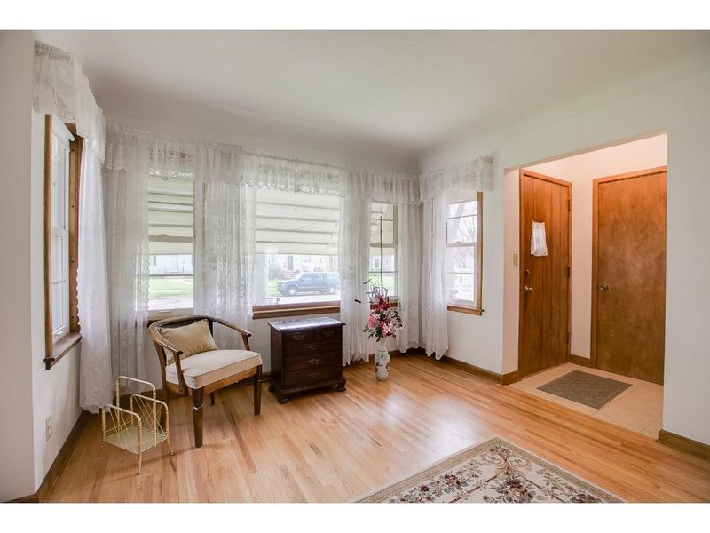 2125 Eleanor Ave, Saint Paul, MN 55116