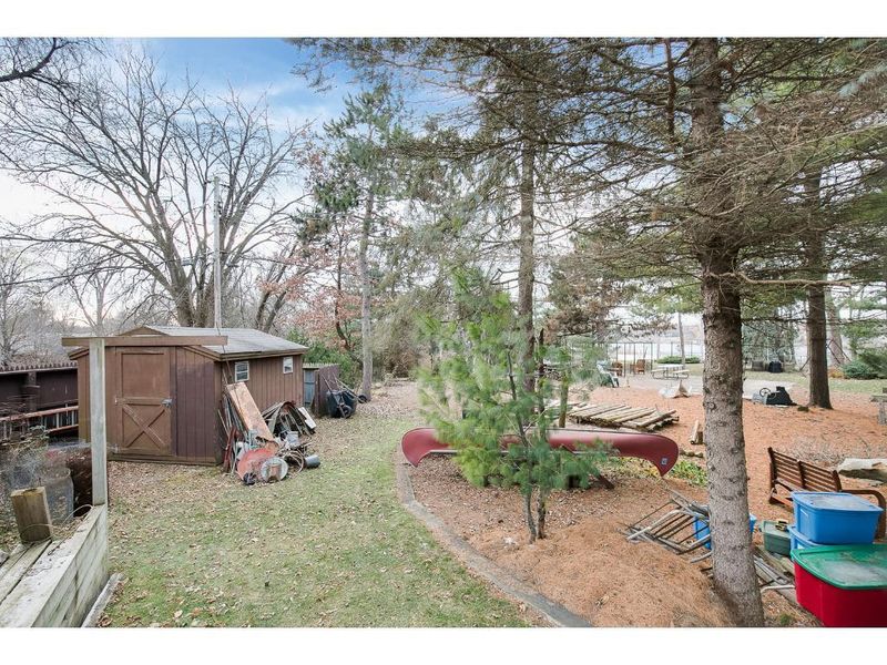 260 Grafton Ave N, Oakdale, MN 55128