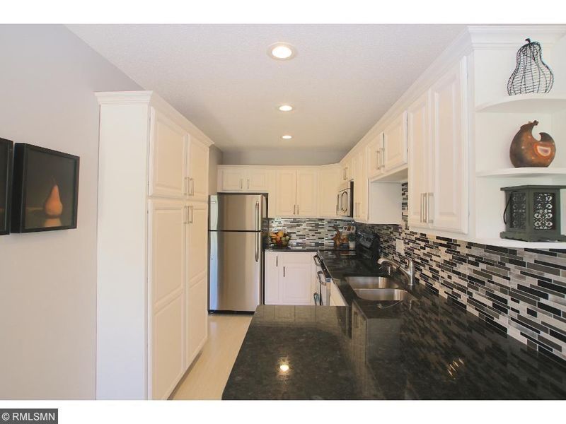 648 E 143rd St, Burnsville, MN 55337