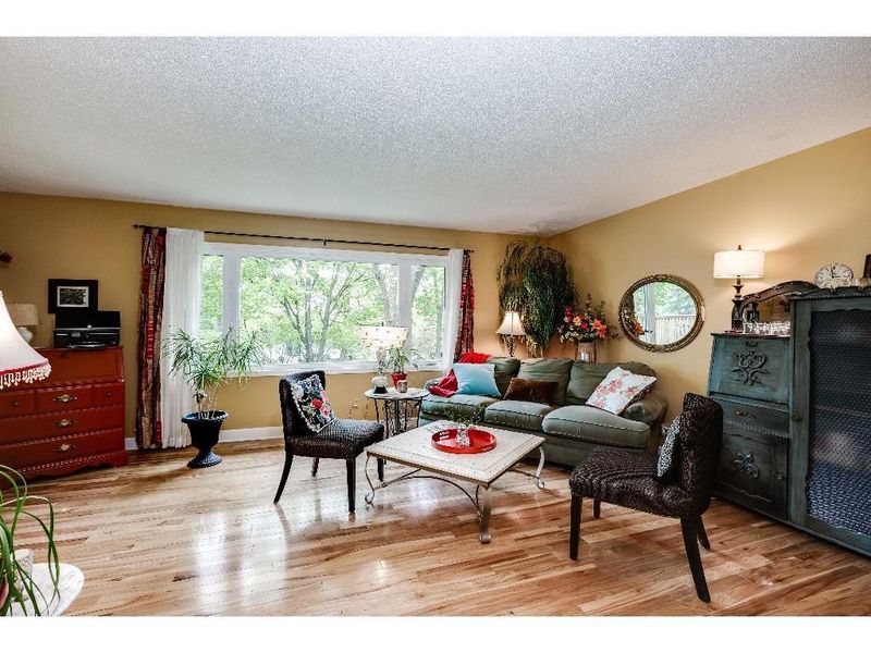 13216 Myrtle Dr, Burnsville, MN 55337