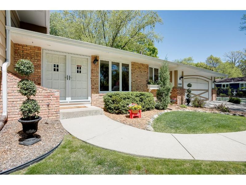 5800 Jeff Pl, Edina, MN 55436