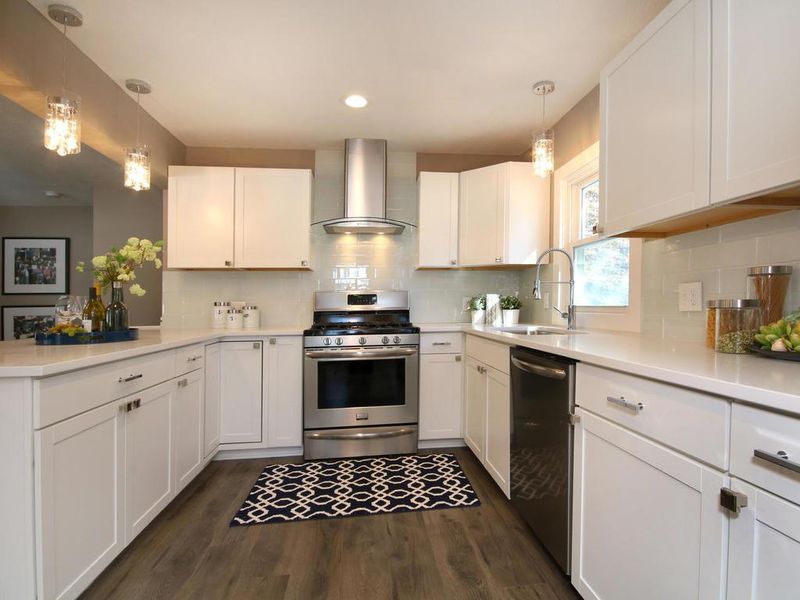 6711 Nez Perce Dr, Chanhassen, MN 55317