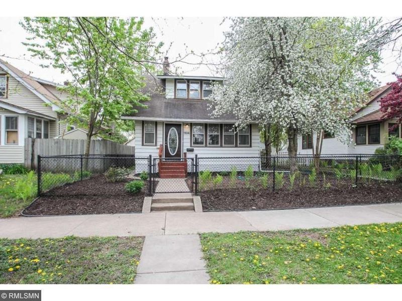 1106 Rose Ave E, Saint Paul, MN 55106