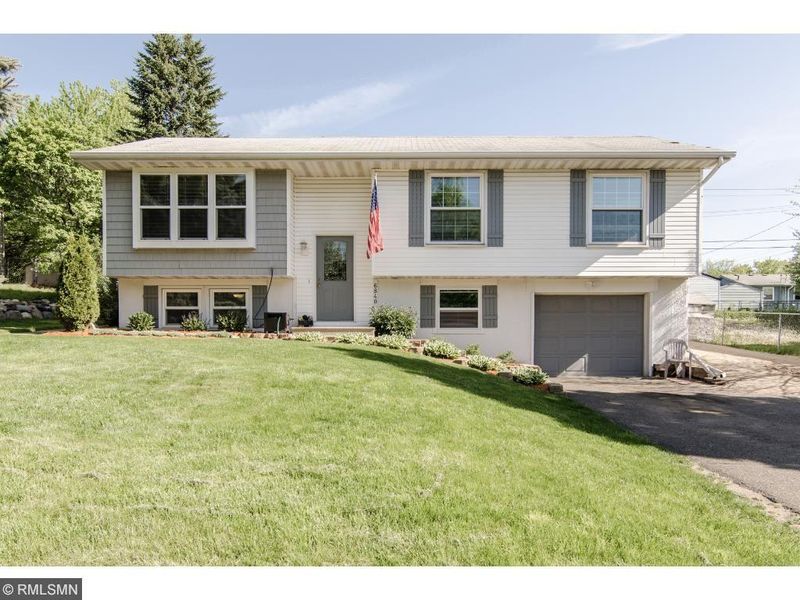 6840 7th St N, Oakdale, MN 55128
