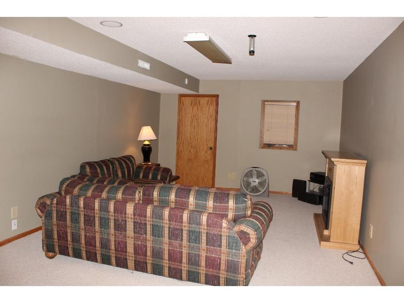 8192 Middletown Rd, Spring Lake Park, MN 55432