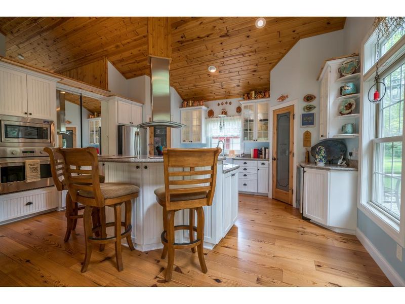 492 Lake View Ln, Osceola, WI 54020