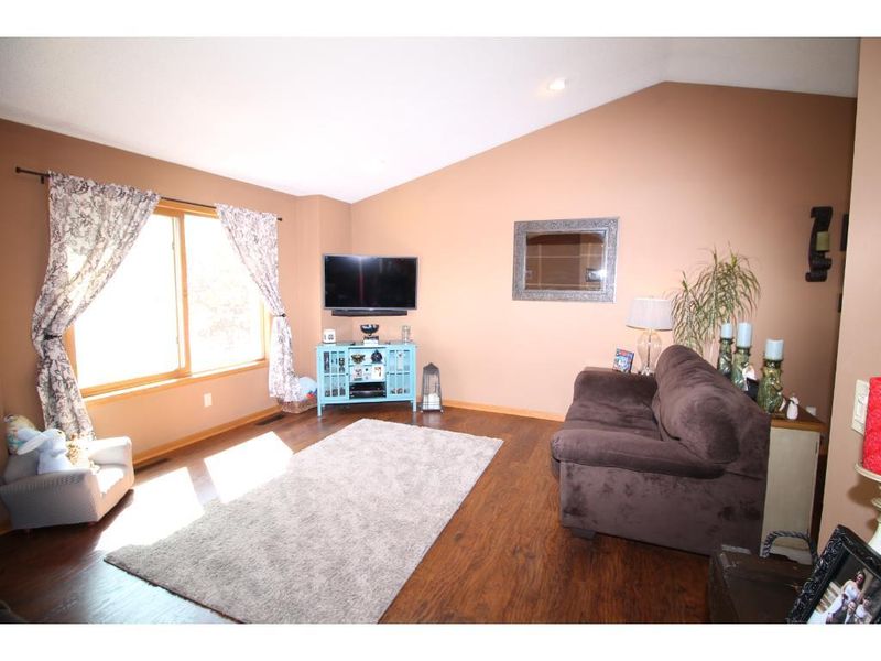 692 Morning Dr, Owatonna, MN 55060
