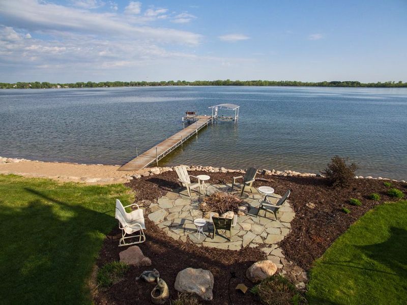 1305 Mound Trl, Hugo, MN 55038