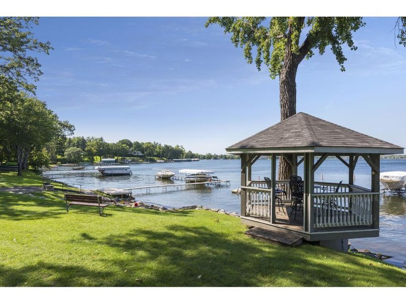 2860 Inner Rd, Wayzata, MN 55391