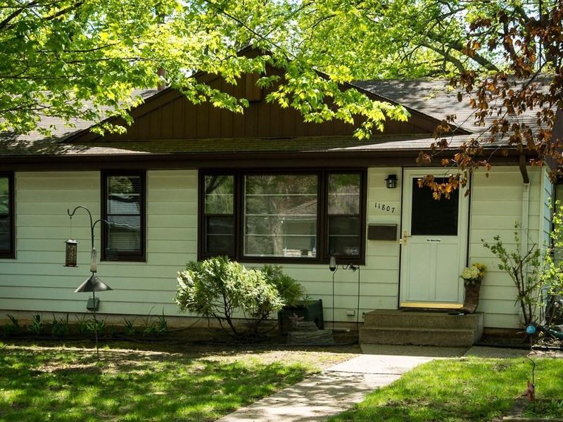 11807 Crawford Rd W, Minnetonka, MN 55343