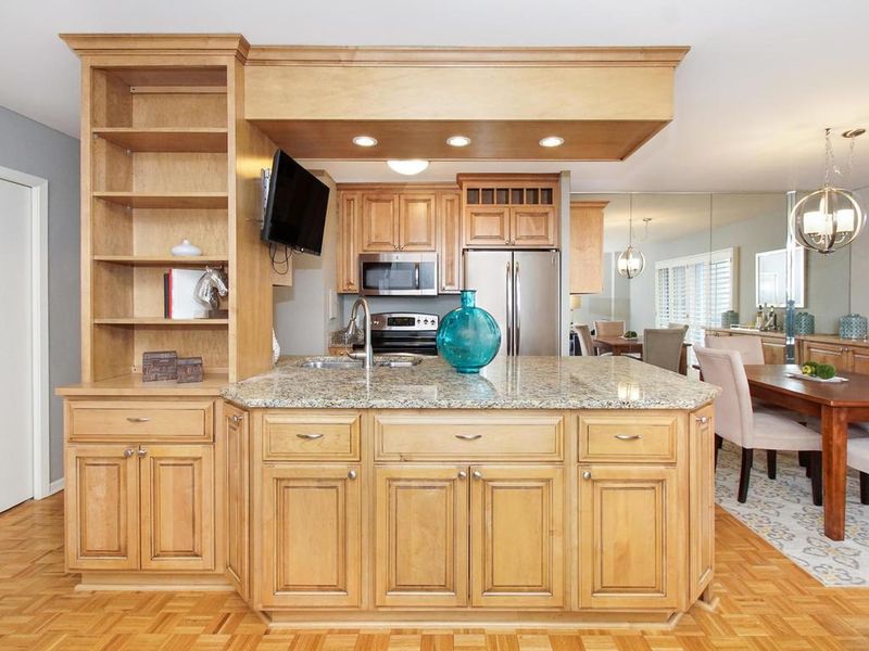 410 Groveland Ave #2004, Minneapolis, MN 55403