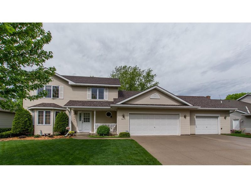 3017 Dorland Rd N, Maplewood, MN 55109