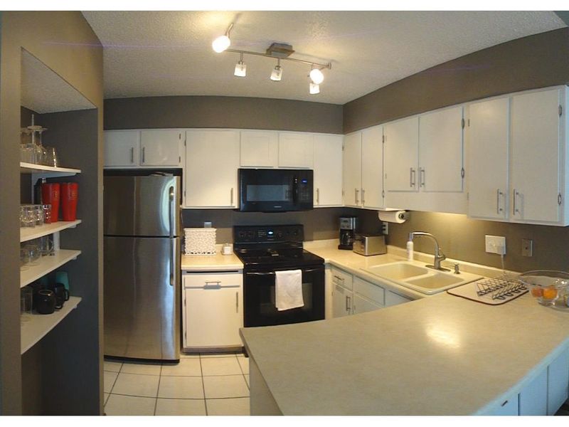 3141 Farnum Dr, Eagan, MN 55121