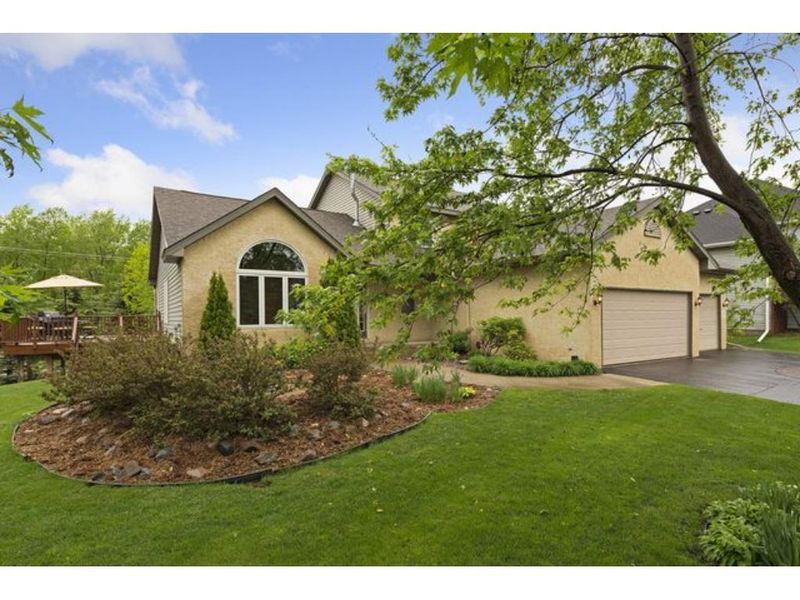 7549 Nature Ct, Woodbury, MN 55125