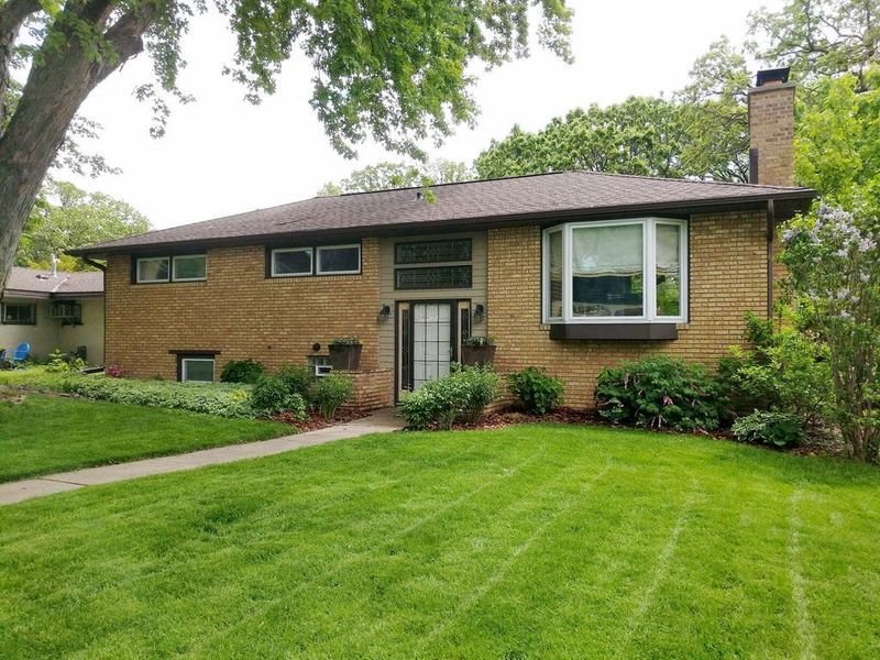 2500 27th Ave NE, Saint Anthony, MN 55418