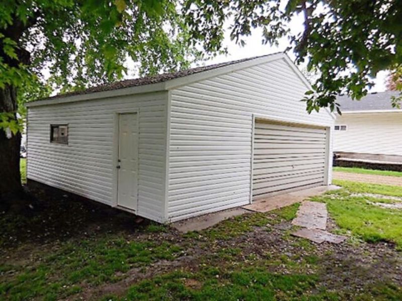 841 Carlton Ave, Faribault, MN 55021