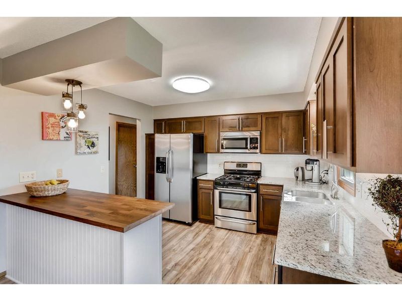 1131 Khyber Ln NE, Columbia Heights, MN 55421