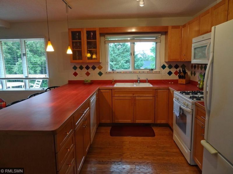 2048 Timmy St, Mendota Heights, MN 55120