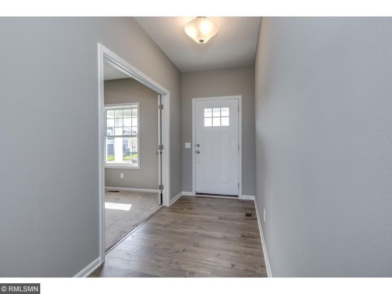 1623 River Rock Dr, Carver, MN 55315