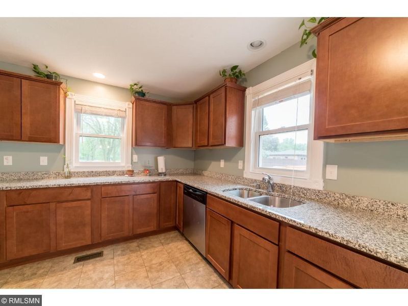 2030 Lexington Ave N, Roseville, MN 55113