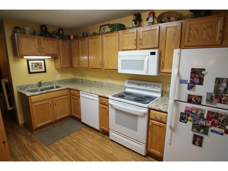 2784 Wagon Wheel Trl, Chaska, MN 55318