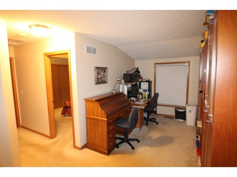 2784 Wagon Wheel Trl, Chaska, MN 55318