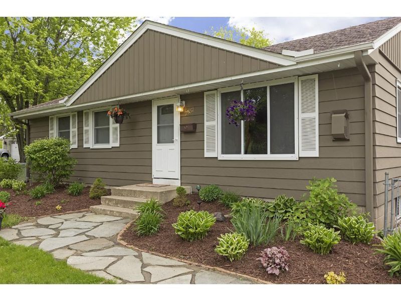 2557 Cedar Crown Dr, Minnetonka, MN 55305