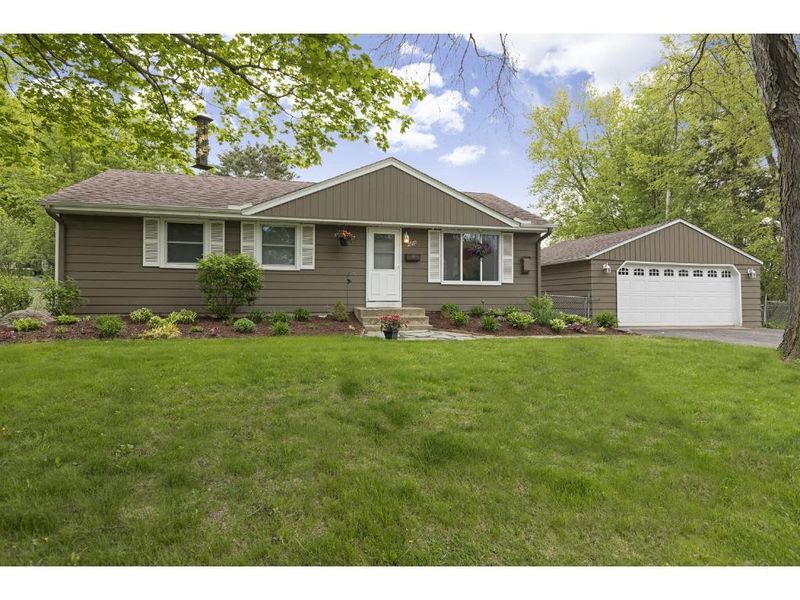 2557 Cedar Crown Dr, Minnetonka, MN 55305