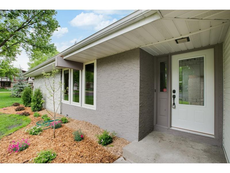 2205 Heritage Ln, New Brighton, MN 55112