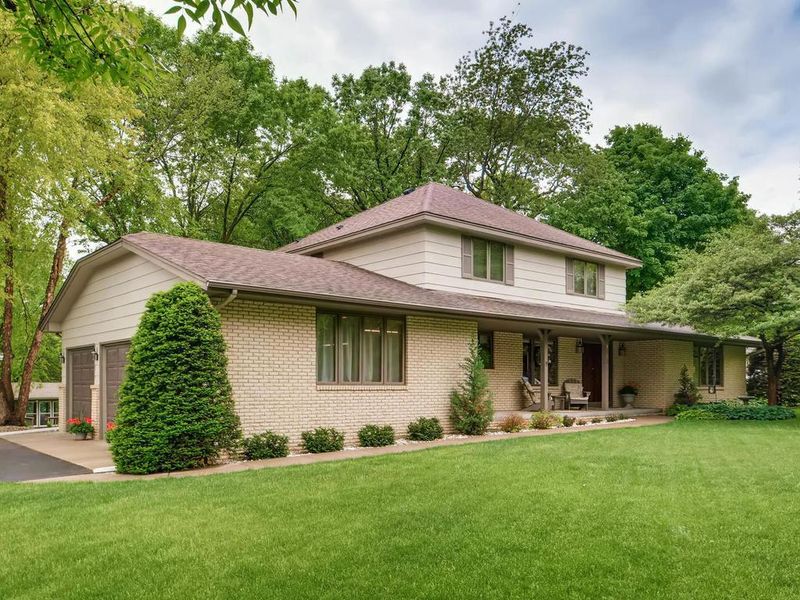 9360 Talus Cir, Eden Prairie, MN 55347