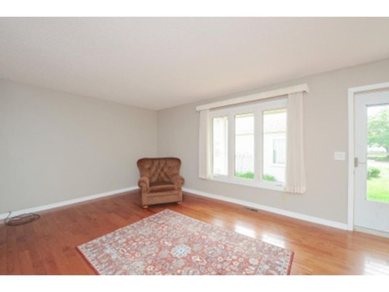 7342 Landau Dr, Bloomington, MN 55438