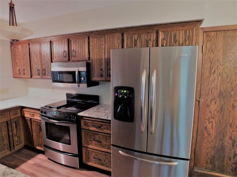 10515 33rd Ave N, Plymouth, MN 55441