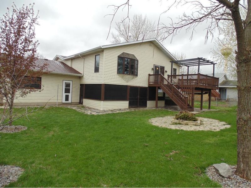 325 Kothman Cir, Clearwater, MN 55320