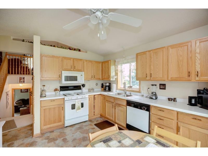 10855 Matthew Dr, Chisago City, MN 55013