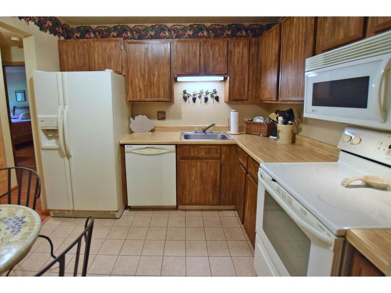 1700 Four Oaks Rd #120, Eagan, MN 55121