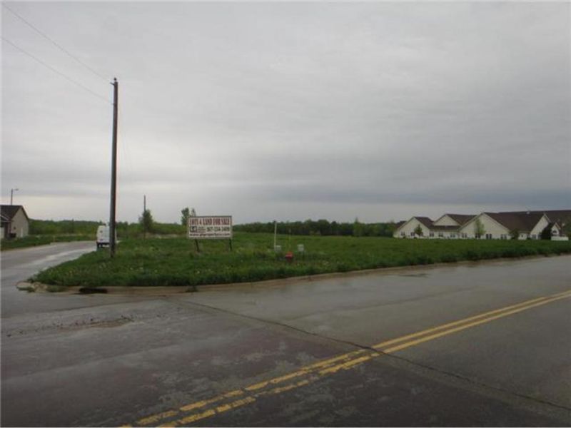 2109 Primrose Ln, Faribault, MN 55021
