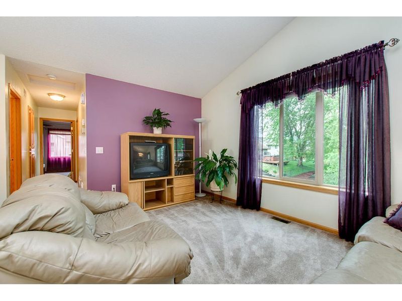 653 Highland Trl, Lino Lakes, MN 55014