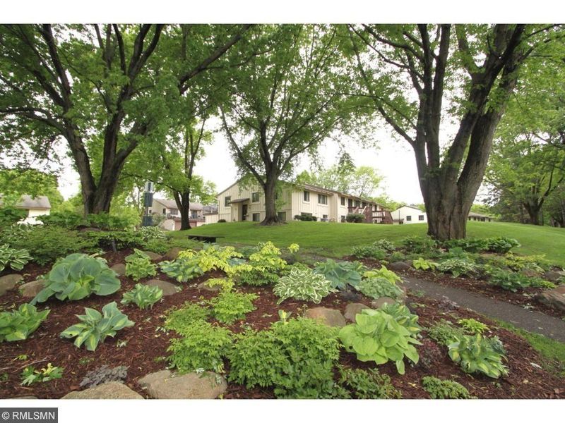 1427 Arden View Dr, New Brighton, MN 55112
