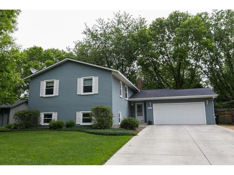 3020 Meyer Ct, Maplewood, MN 55109