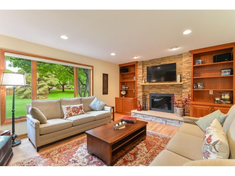 5951 Scenic Pl, Shoreview, MN 55126