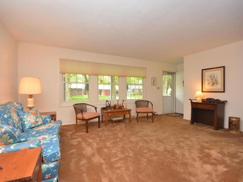 2293 Floral Dr, White Bear Lake, MN 55110