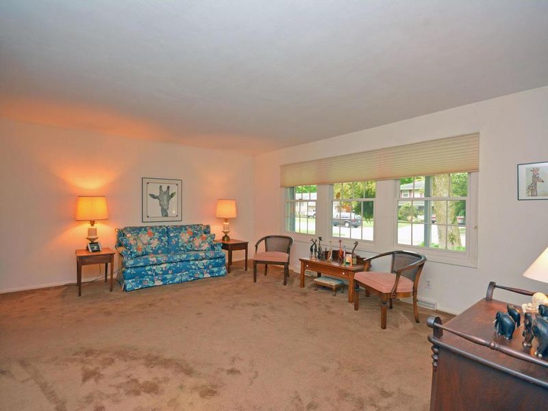 2293 Floral Dr, White Bear Lake, MN 55110
