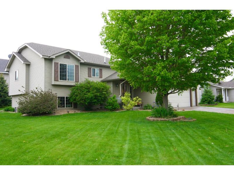 1907 Rochelle Curve, Shakopee, MN 55379