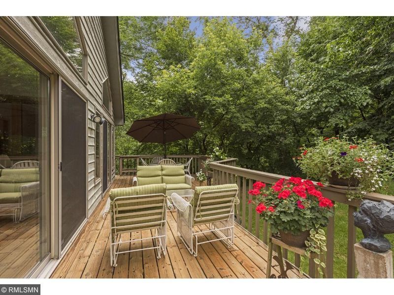 1800 Essex Rd, Minnetonka, MN 55305