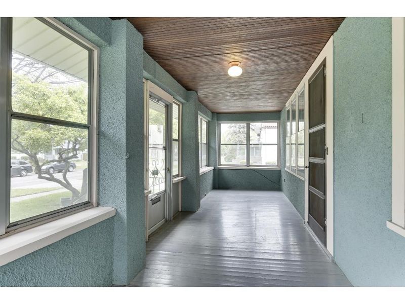 1086 Orange Ave E, Saint Paul, MN 55106