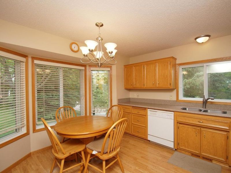 15977 Hyland Dr, Apple Valley, MN 55124