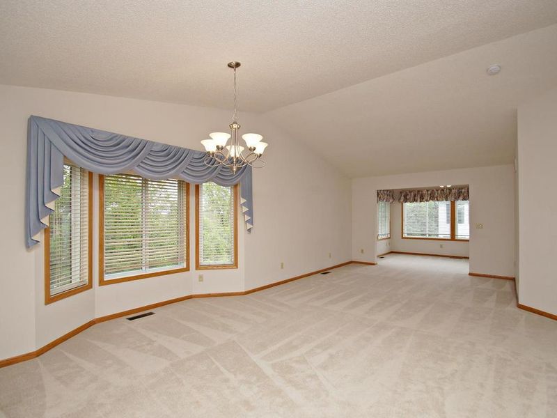 15977 Hyland Dr, Apple Valley, MN 55124