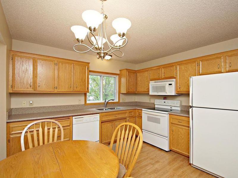 15977 Hyland Dr, Apple Valley, MN 55124