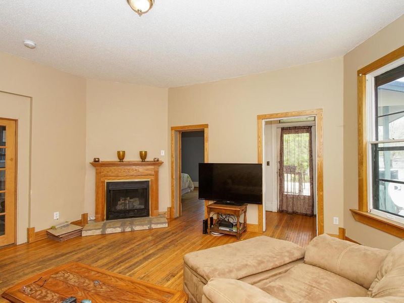 3761 W Broadway Ave, Robbinsdale, MN 55422
